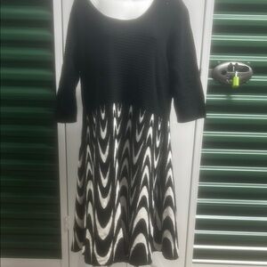 🚨pick 5🚨Black and White Patterned Women's Dress